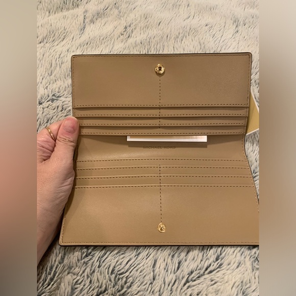 NWT Michael Kors Reed Large Snap Wallet Clutch Pale Gold Pebbled Leather - Picture 4 of 4